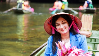 Đoàn phim Ấn Độ ấn tượng với sắc hồng trên dòng Ngô Đồng ở Ninh Bình