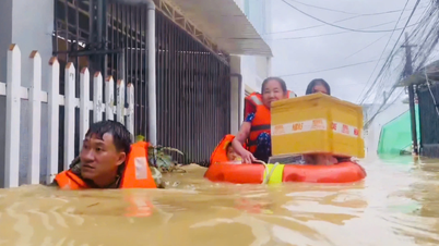 Setki oficerów i żołnierzy 4. Okręgu Marynarki Wojennej ratowało ludzi.