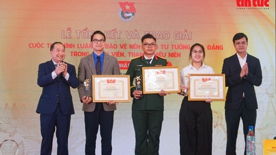 הענקת הפרס הפוליטי הראשון על הגנה על היסודות האידיאולוגיים של המפלגה בקרב חברי האיגוד והנוער