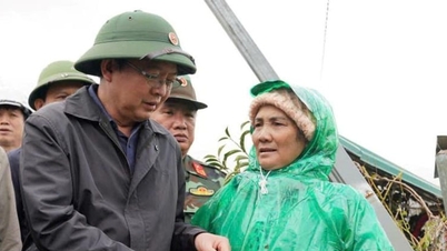 Phó Thủ tướng Hồ Quốc Dũng thăm hỏi, trao quà hỗ trợ người dân vùng lũ tại Lâm Đồng