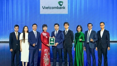 Vietcombank behoudt positie als bank met "de beste werkomgeving in Vietnam"