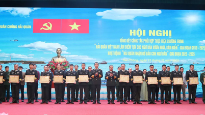 해군, 해상에서 2,200명 이상 구조