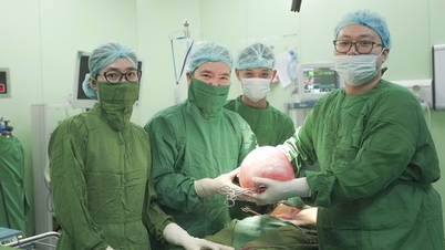 Operation einer 6 kg schweren Eierstockzyste bei einer 56-jährigen Frau