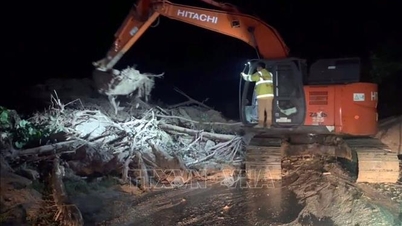 Materiales y equipos de apoyo para reparar los daños en las carreteras causados ​​por las inundaciones