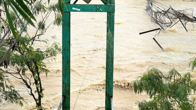 Inundațiile au distrus podul suspendat de la cascada Dray Nur