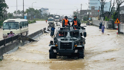 وزارت دفاع خودروهای زرهی را برای امدادرسانی به سیل زدگان داک لک اعزام کرد