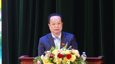 Hanoi City People's Council delegates met with voters in the communes of Dong Anh, Thien Loc, Thu Lam, Vinh Thanh, and Phuc Thinh.