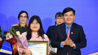 Az 5. "Union Arms" Íróverseny díjátadó ünnepsége