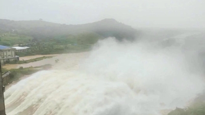 16 Seen lassen Wasser zur Regulierung ab, Khanh Hoa dementiert Gerüchte über einen Dammbruch.