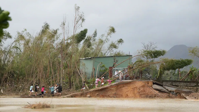 صحنه‌ی به‌هم‌ریخته‌ی خاکریز شکسته روی رودخانه‌ی لوات لو