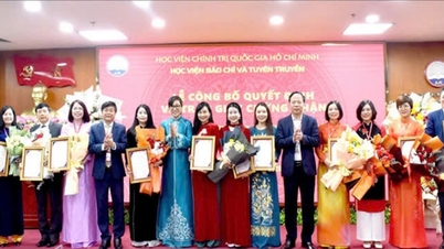 Học viện Báo chí và Tuyên truyền nhận chứng nhận kiểm định chất lượng giáo dục cho 12 chương trình đào tạo