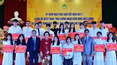 Trao học bổng “Tân Trào tiếp sức đến trường” cho 40 tân sinh viên