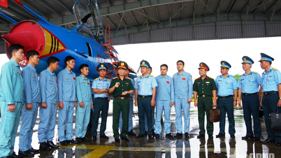 Senior Lieutenant General Pham Truong Son inspects Regiment 937
