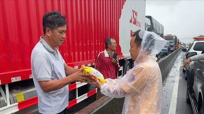 Quốc lộ 1A qua Khánh Hòa ùn tắc hơn 20km