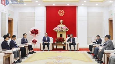 סגן היושב ראש הקבוע של ועדת העם המחוזית עבד עם קוצ'אם וחברות תעופה קוריאניות