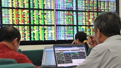 Poptávka na konci relace zachraňuje VN-Index