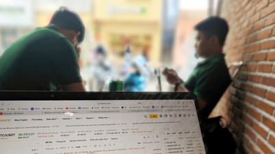 بٹ کوائن کی قیمت میں تیزی سے کمی، اسٹاک سرخ ہیں: کچھ بھاگ جاتے ہیں، دوسروں کو نیچے خریدنے کا خطرہ ہوتا ہے