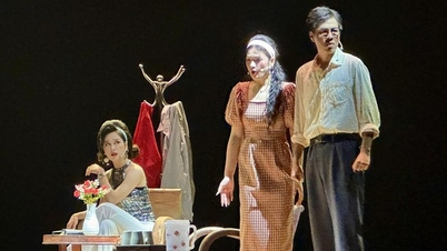 People's Artist Tran Luc tells the story "Tomorrow the sky will be bright again" with emotional, experimental language.