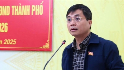 Şehir Halk Konseyi delegeleri şu komünlerin seçmenleriyle bir araya geldi: Thach That, Tay Phuong, Ha Bang, Hoa Lac, Yen Xuan