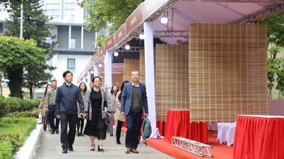 Timbalan Menteri Ngo Le Van memeriksa dan membuat latihan persiapan untuk Festival Budaya Kulinari Antarabangsa 2025