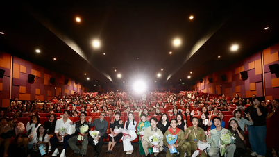 El público no paró de ovacionar para apoyar al equipo de filmación de "Red Rain".