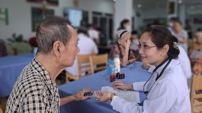 Εξέταση και σύνταξη καταλόγου ηλικιωμένων που λαμβάνουν 100% υποστήριξη για τις εισφορές ασφάλισης υγείας