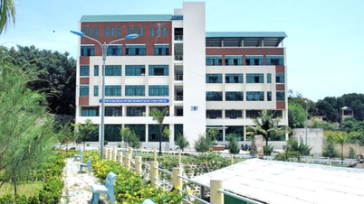 A Universidade de Nha Trang providencia alojamento e reparações gratuitas para os equipamentos danificados pelas cheias.