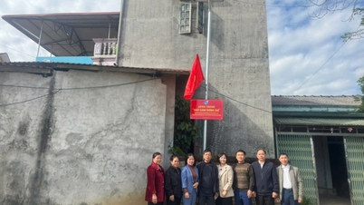 Inauguratie van het vrouwenproject "Verlichting van het platteland" in Thuc Phan Ward - Cao Bang Electronic Newspaper
