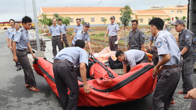 Tým pro dohled nad rybolovem č. 4 se podílí na záchraně lidí v zaplavených oblastech