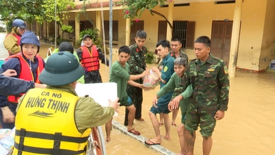 Obec Cam Lam: Návštěva a rozdávání darů lidem v oblastech postižených povodněmi