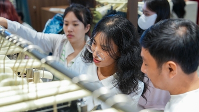 Sebelum Black Friday, banyak toko mengadakan promosi 50-70% untuk menarik pelanggan.