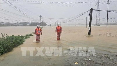 น้ำท่วมภาคกลาง ไฟฟ้าดับเกือบ 50% กลับมาใช้ได้แล้ว