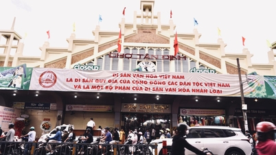 تم الاعتراف بسوق عمره ما يقرب من 100 عام في مدينة هوشي منه باعتباره أثرًا على مستوى المدينة