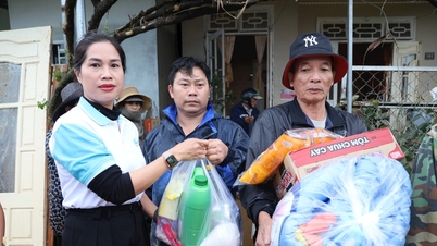 Związek Kobiet Lam Dong wspiera finansowo 200 milionów VND mieszkańców terenów dotkniętych powodzią w D’ran