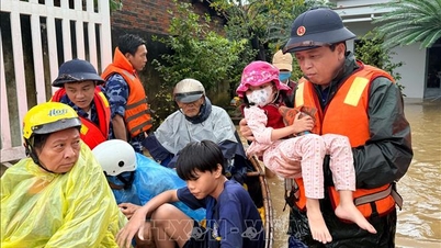 Chi đội Kiểm ngư số 4 hỗ trợ Khánh Hòa ứng phó mưa lũ