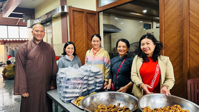 Многие кухни без подогрева горят, чтобы оказать поддержку людям в затопленных районах.