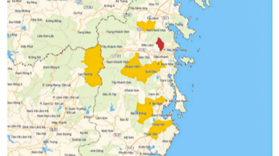 Banjir di Sungai Dinh Ninh Hoa perlahan-lahan berkurangan.