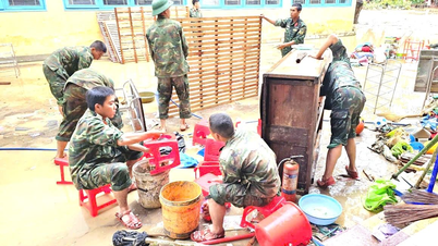 Oficiais e soldados da Divisão 2 (Região Militar 5) tomaram a iniciativa de "desobstruir a área alagada".