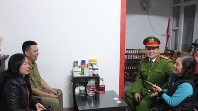 توجهت شرطة منطقة نغوك ها إلى المقاهي والمنازل للمساعدة في تحديث بيانات تسجيل المركبات.