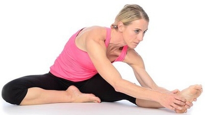 8 exercícios de alongamento simples e eficazes para aliviar a dor lombar