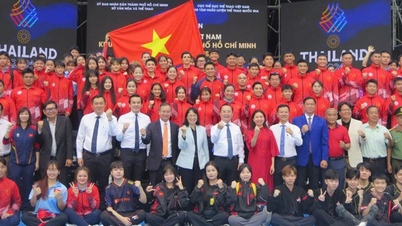 হো চি মিন সিটি এবং দক্ষিণ অঞ্চলের ক্রীড়া প্রতিনিধিদল ৩৩তম সমুদ্র গেমসে অংশগ্রহণের জন্য যাত্রা শুরু করেছে