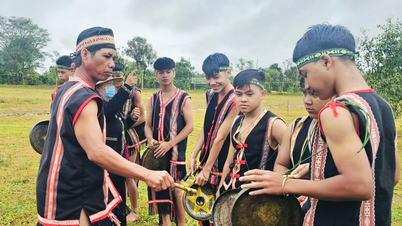 Que o som do gongo ressoe para sempre.