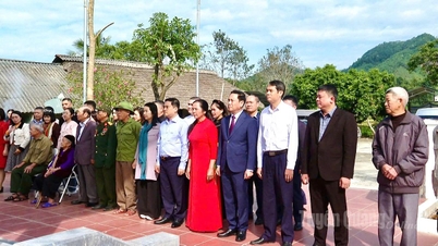 Az Igazság Nemzeti Politikai Kiadó küldöttsége útra kel a forráshoz Chiem Hoa községben.