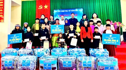 „Nők kísérése határ menti területeken” program Sa Phin községben