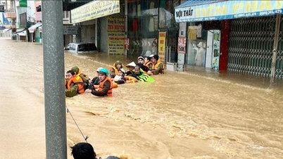 Anstränger sig för att evakuera människor och rädda offer i historiska översvämningar i centrala höglandet