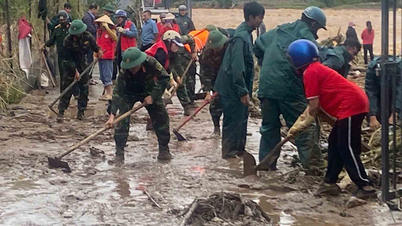 កងពលលេខ៣០២ (យោធភូមិភាគទី៧)៖ ចល័តពេលយប់ ជួយប្រជាពលរដ្ឋជំនះទឹកជំនន់
