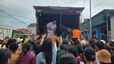 Trung tâm Huấn luyện Vùng 4 phối hợp với doanh nghiệp hỗ trợ Nhân dân vùng lũ Diên Điền