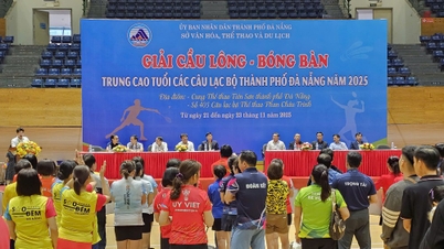 Öppning av Da Nang Clubs badminton- och bordtennisturnering för seniorer 2025