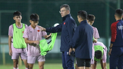 Odhalen kanál pro živé vysílání zápasu Vietnam do 17 let vs. Singapur do 17 let: Trenér Roland vyřadil 4 hráče