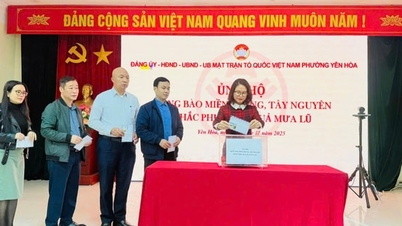 Úředníci a členové stran z obvodů Cau Giay, Yen Hoa a Nghia Do vyjadřují soustrast lidem postiženým bouřemi a povodněmi.